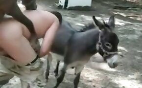 Magrinha tendo orgasmo dando a perereca greludinha - donkey, videos with beastiality